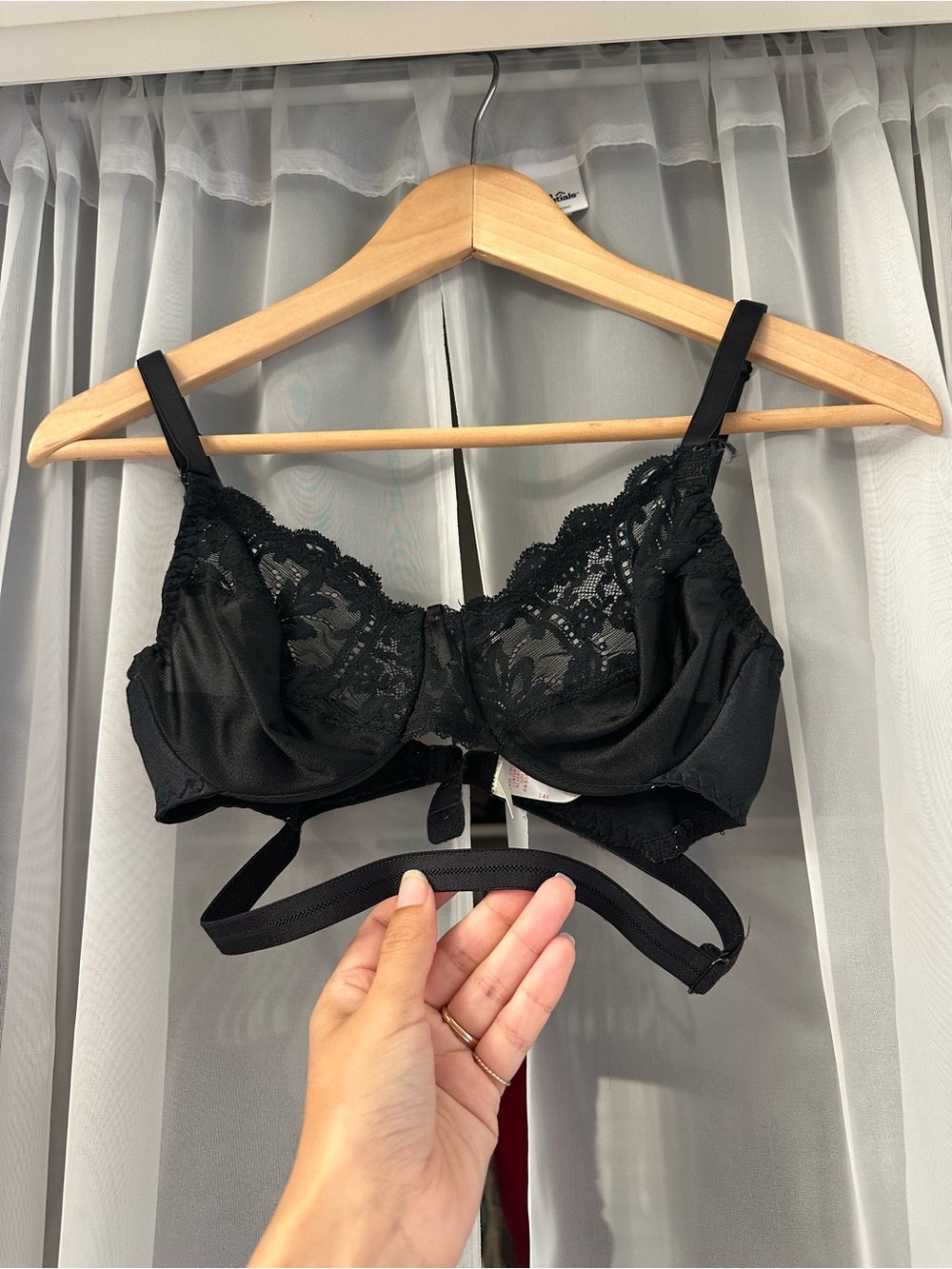 Vtg Victoria’s Secret gold crown Black Lace Underwire Bra